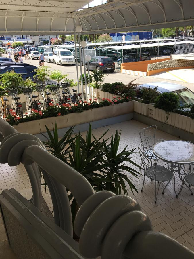 Residence Moresco Lido di Jesolo Bagian luar foto